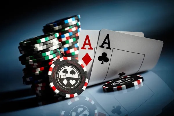 Our baccarat layout keeps road notes close to the table. Our baccarat live dealer table with card and road display